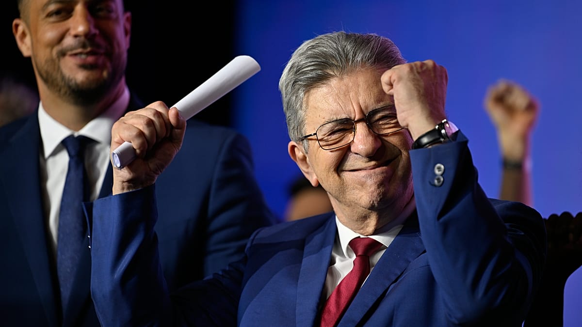 Mélenchon surges in French polls, eyes run-off spot