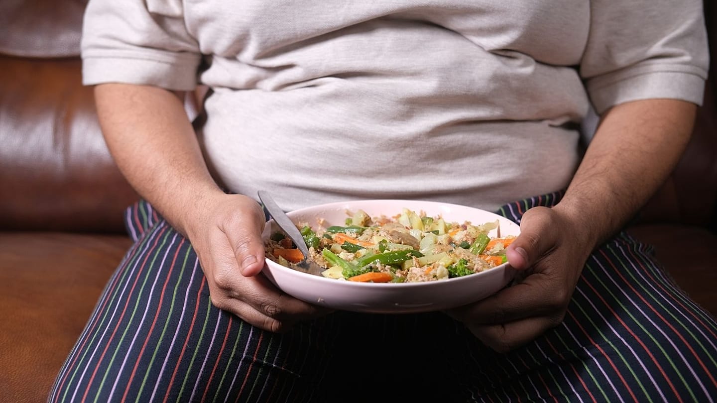 Men avoid dieting as 'feminine', but partner support helps