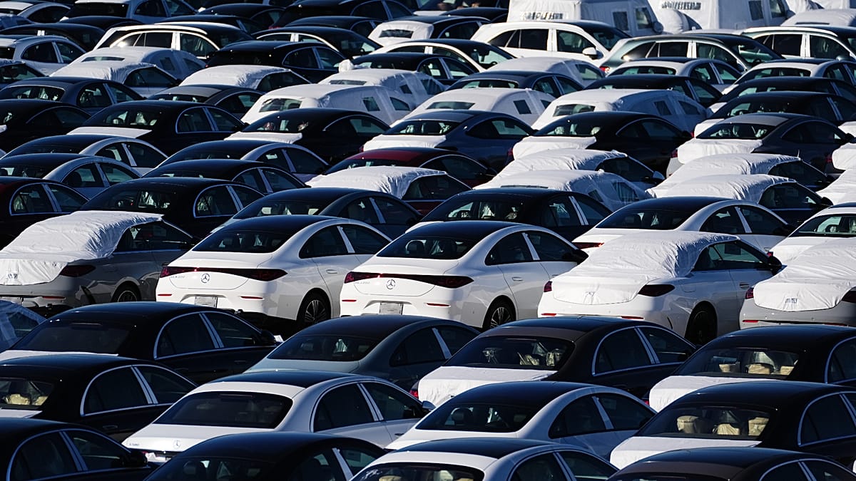 Mercedes-Benz trims 2026 profit forecast as China sales slide