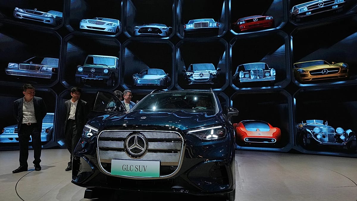 Mercedes global sales drop 6% as electric vehicle demand hits record