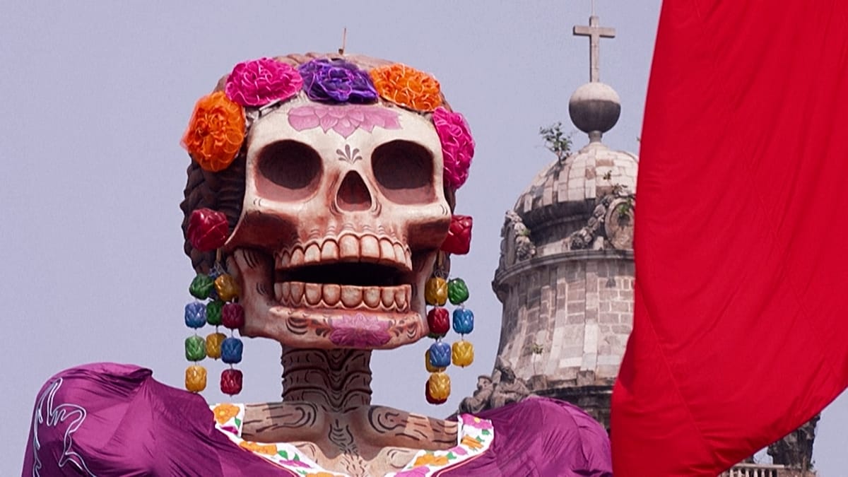 Mexico City unveils record-breaking Catrina for Day of the Dead