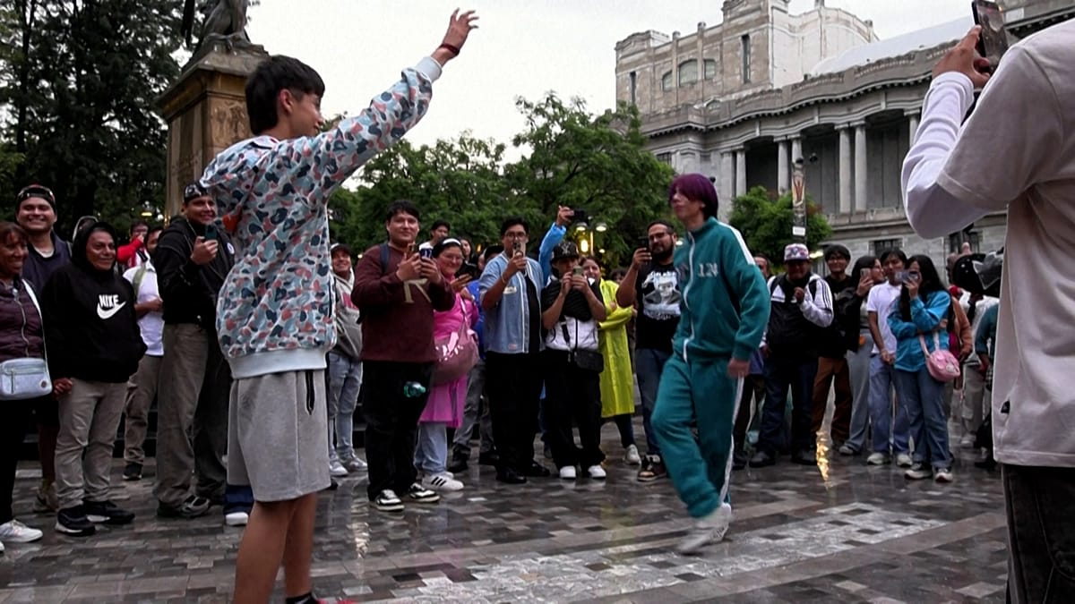 Mexico's aura battles move from viral clips to live showdowns