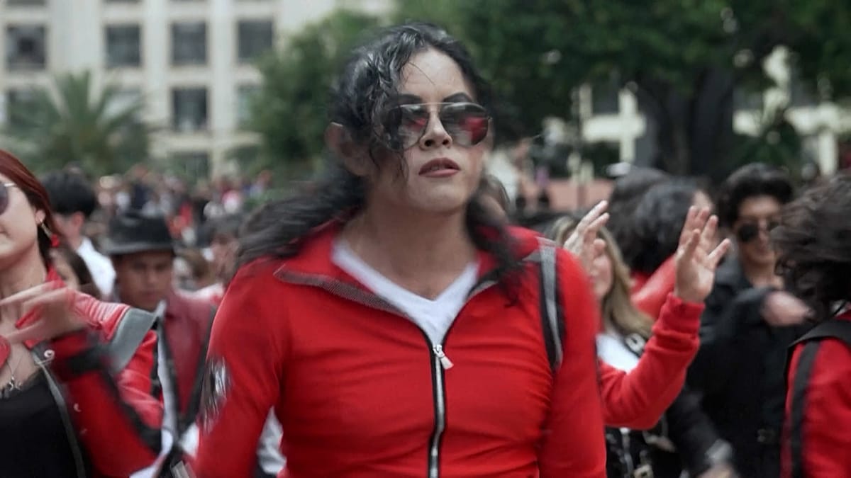 Michael Jackson fans in Mexico City dance to Thriller for his 68th birthday