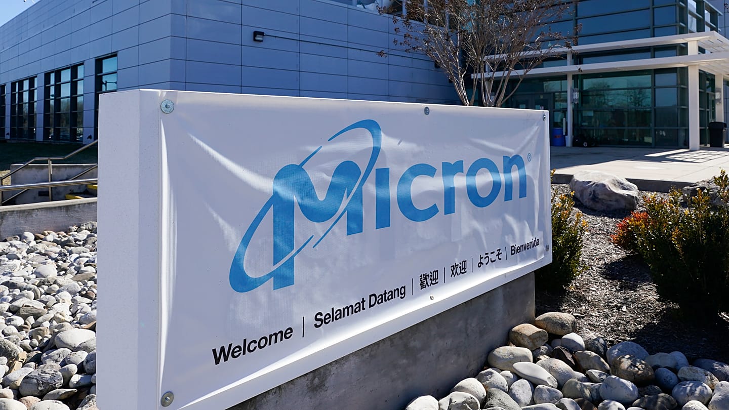 Micron's AI-Driven Surge: Net Profit Soars 15-Fold to Record High