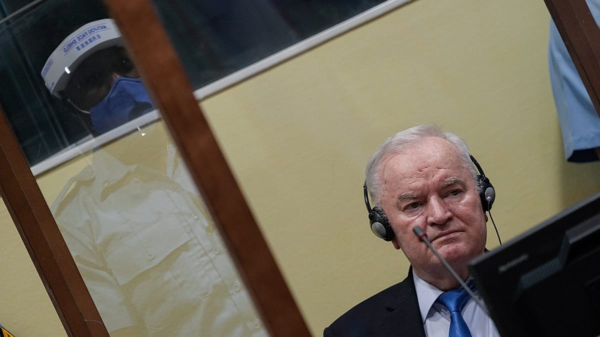 Mladić's Belgrade funeral draws thousands but no state honours