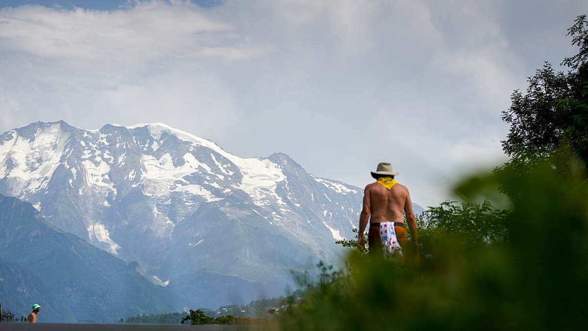 Mont Blanc hiking crowds prompt France to plan reservation system