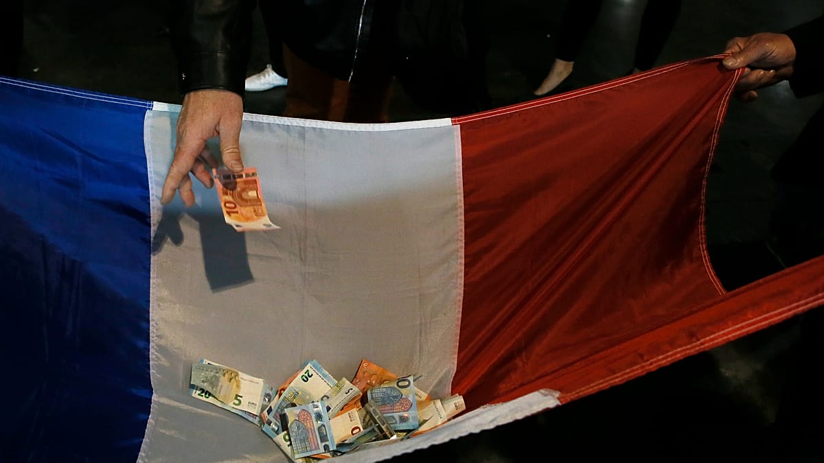 Moody's spares France's rating, but economists warn of a debt time bomb