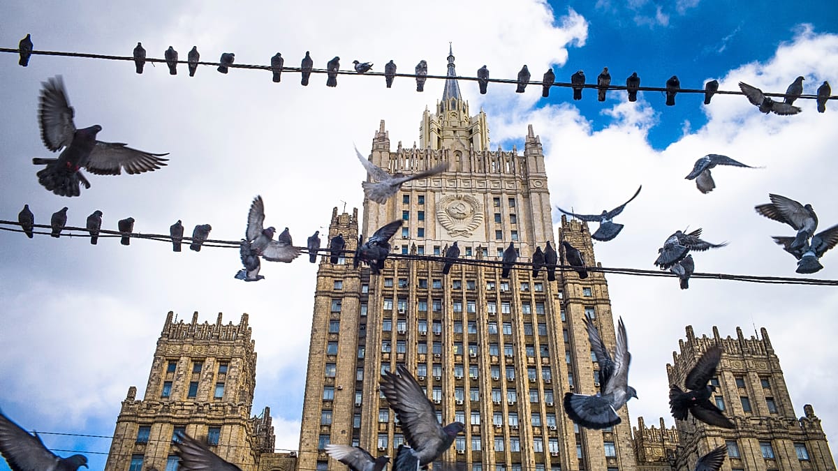 Moscow expels Hungarian diplomats as Budapest shifts away from Orbán era