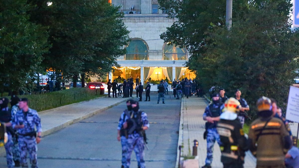 Moscow restaurant blast kills three, Russia calls it bombing