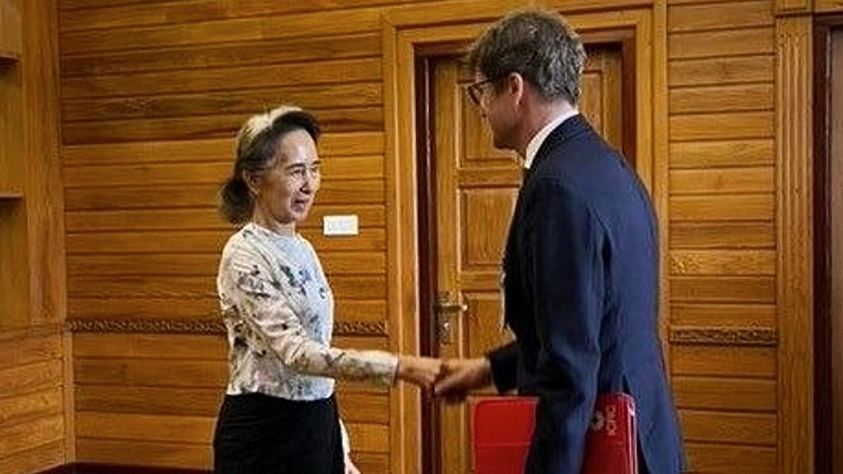 Myanmar's Suu Kyi meets Red Cross envoy in rare public appearance