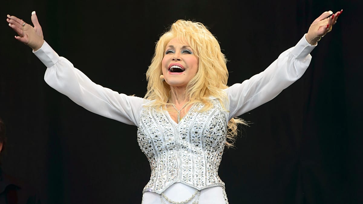 Nashville airport to be renamed after Dolly Parton in unanimous vote