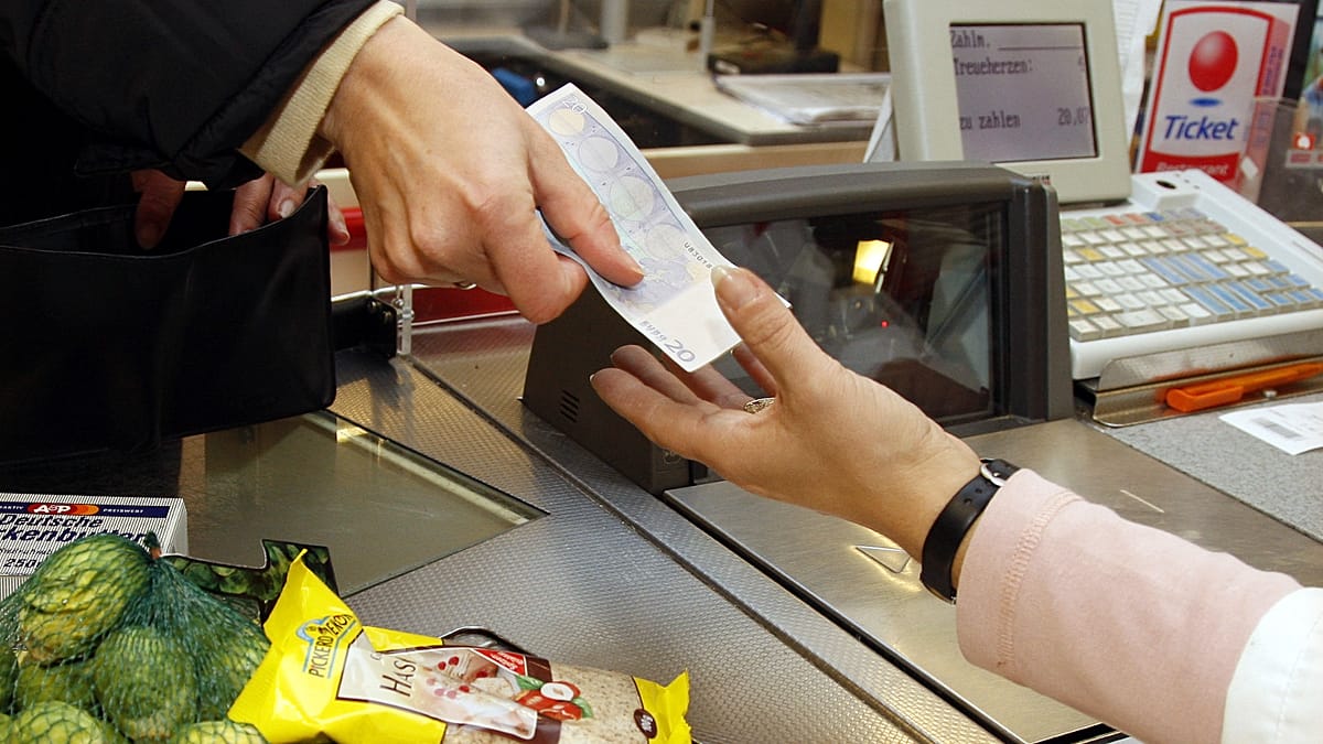 Nearly One in Three Europeans Expect Living Standards to Fall, Eurobarometer Finds