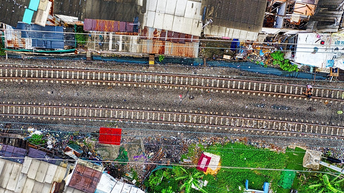 Neighbourhood deprivation linked to faster brain ageing, MRI study finds