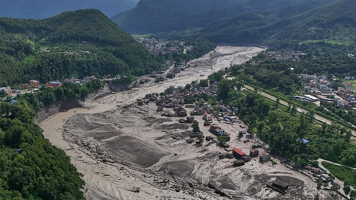 Nepal flash floods leave hundreds missing as rivers surge