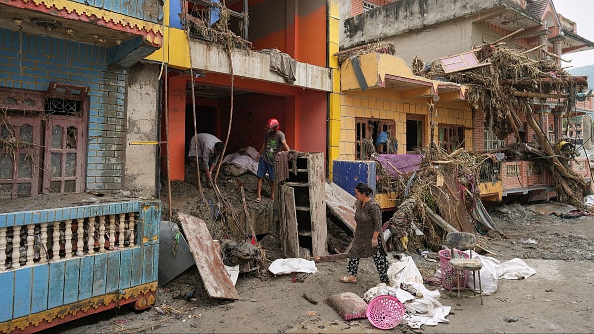 Nepal flood missing toll tops 2,400 as UNICEF warns 17,000 children need aid