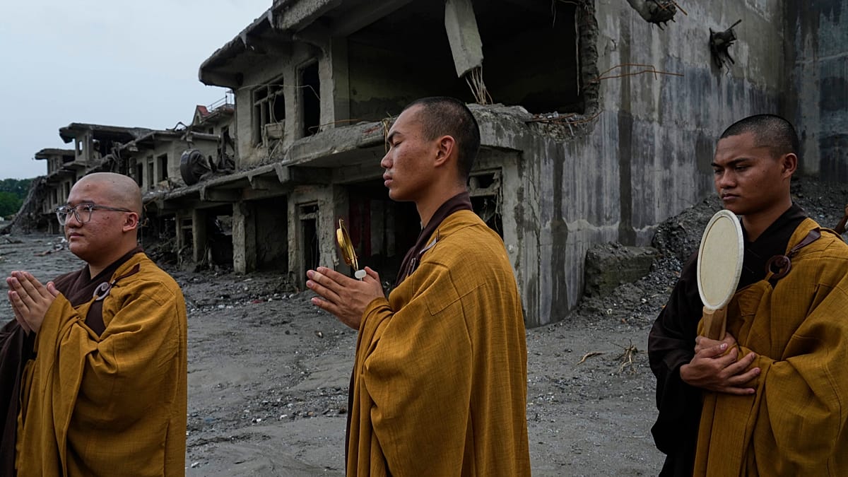 Nepal mourns flood victims as rescue teams race to reach trapped workers