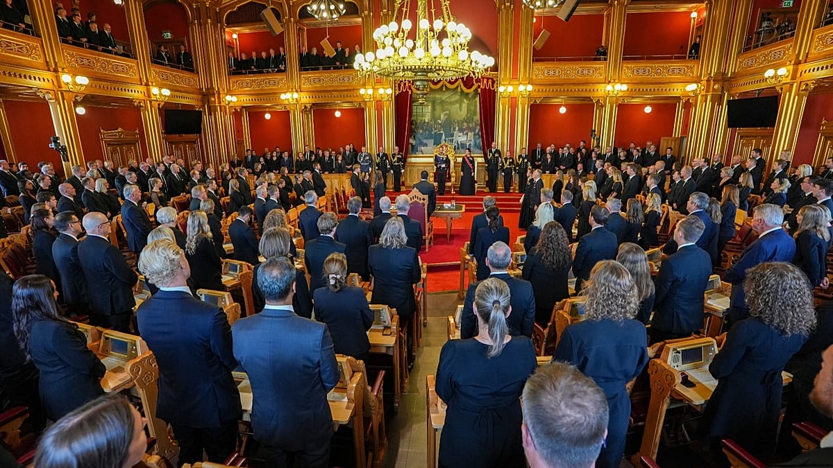 Norway's King Haakon VIII pledges allegiance to constitution