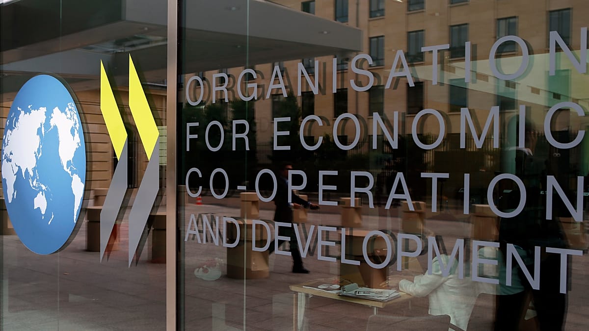 OECD data: Greek and Austrian household incomes fall sharply