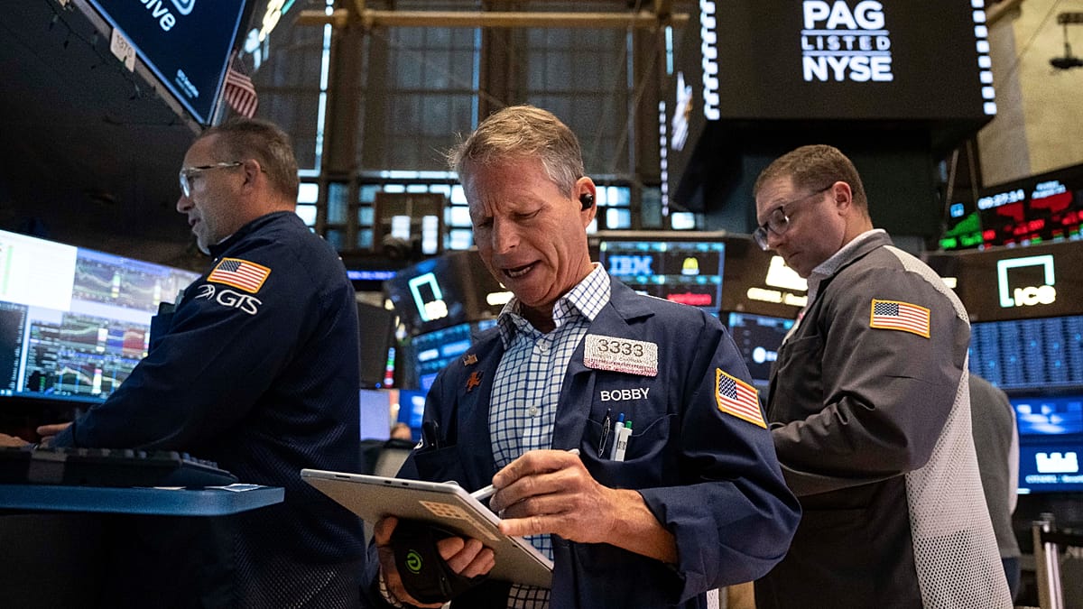 Oil climbs as bond sell-off rattles global markets