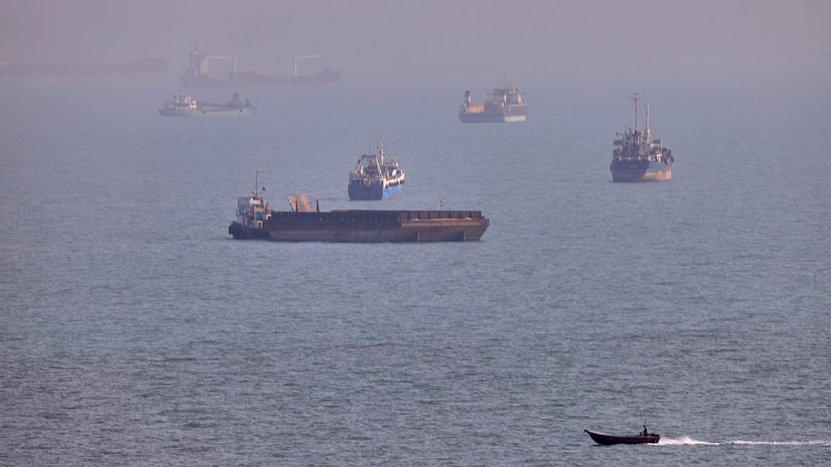 Oil climbs as US-Iran talks stall over Strait of Hormuz demands