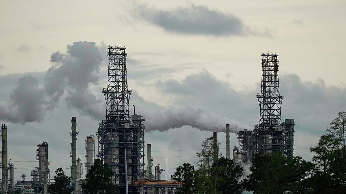Oil prices fall as Trump announces 'energy ceasefire' between Russia and Ukraine