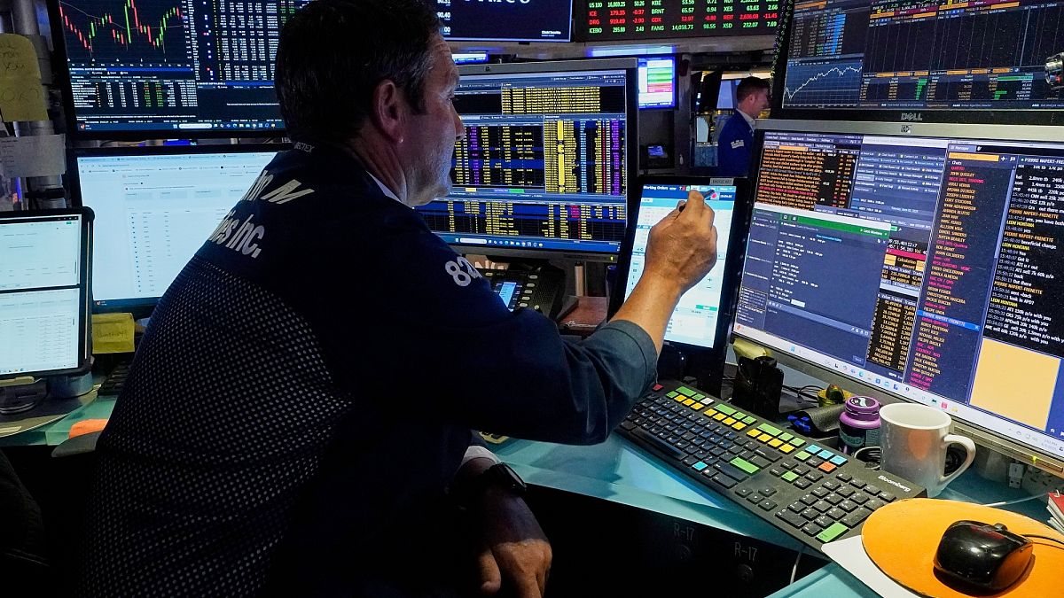 Oil Surges as US-Iran Tensions Keep Strait of Hormuz Closed