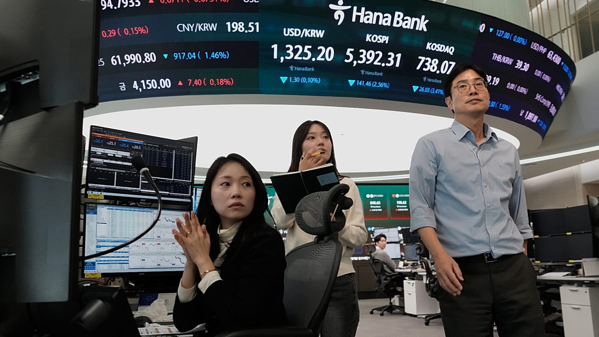 Oil tops $113 as AI sell-off deepens and bond markets steady