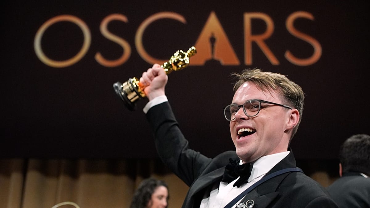 Oscar-Winning Russian Filmmaker Loses Statue After TSA Confiscation at JFK