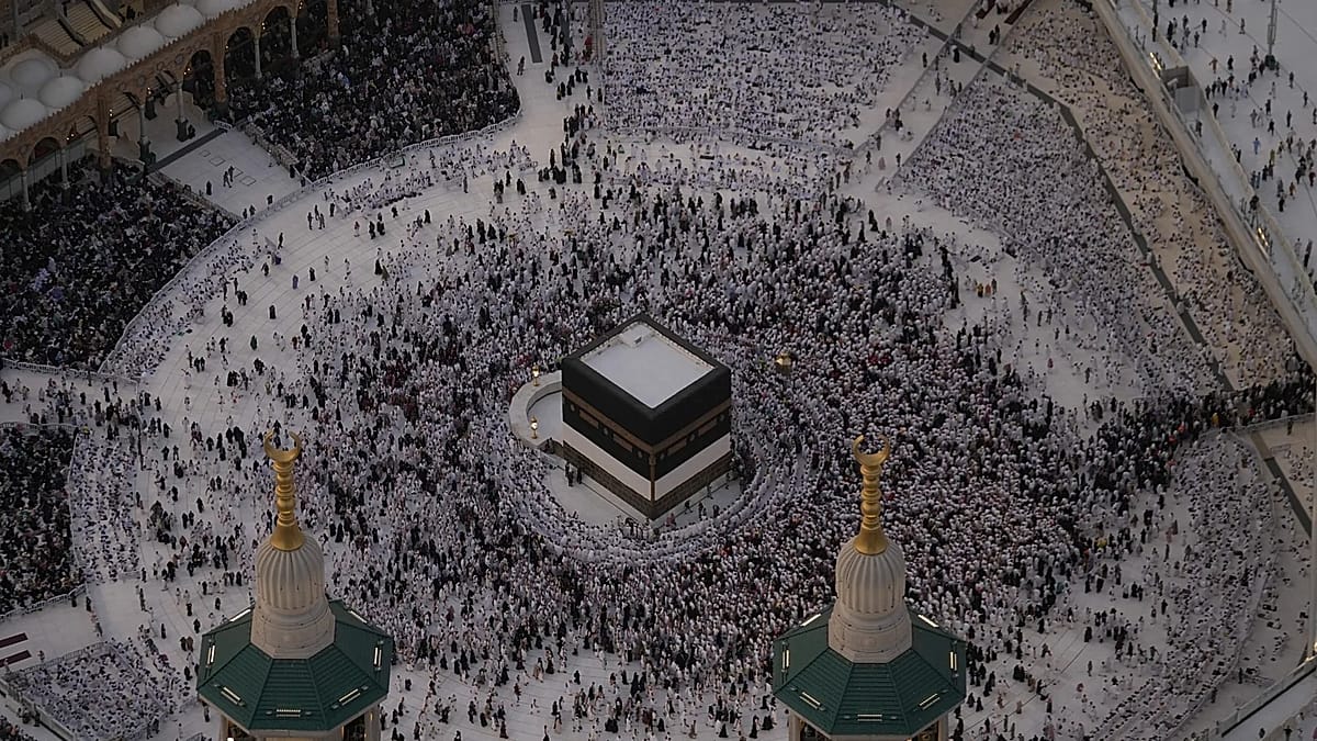 Over 1.5 Million Pilgrims Begin Hajj Amid Iran Ceasefire Uncertainty