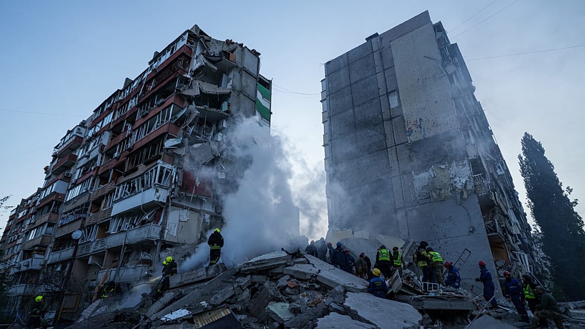 Overnight Russian Drone and Missile Barrage Hits Kyiv, Killing One