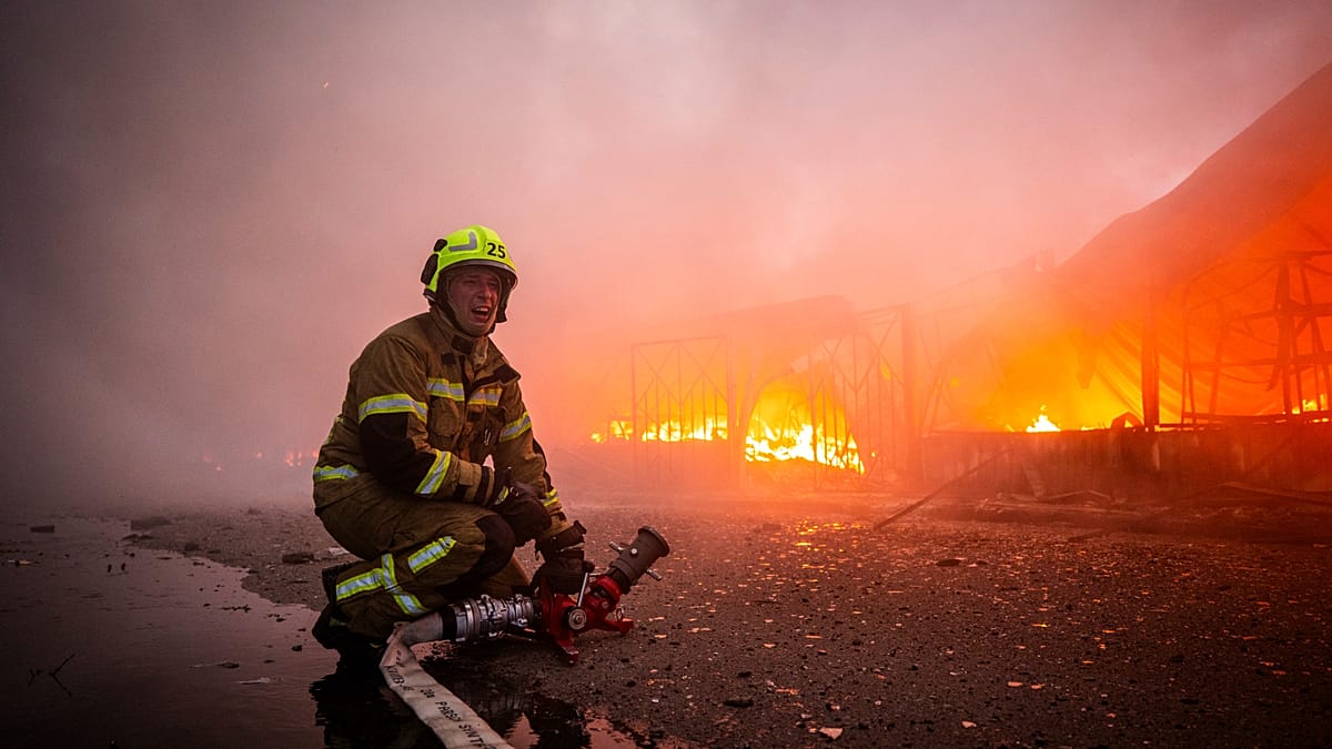 Overnight Russian Strikes Kill Eight in Kyiv, Wound Dozens
