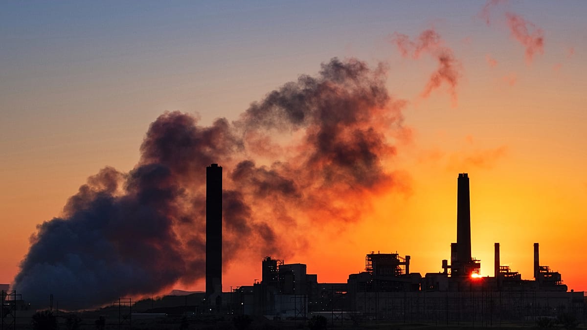 Oxfam: Super-rich profit from climate disasters while pledges fall short