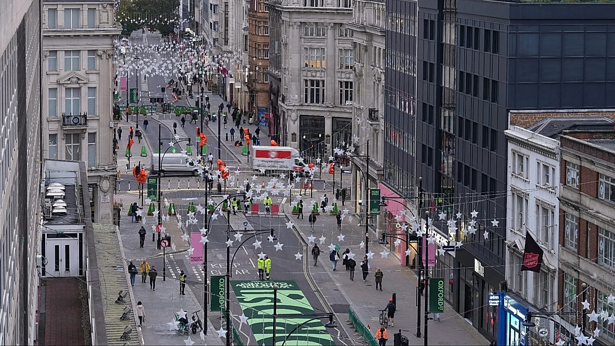 Oxford Street goes car-free in bid to revive London shopping