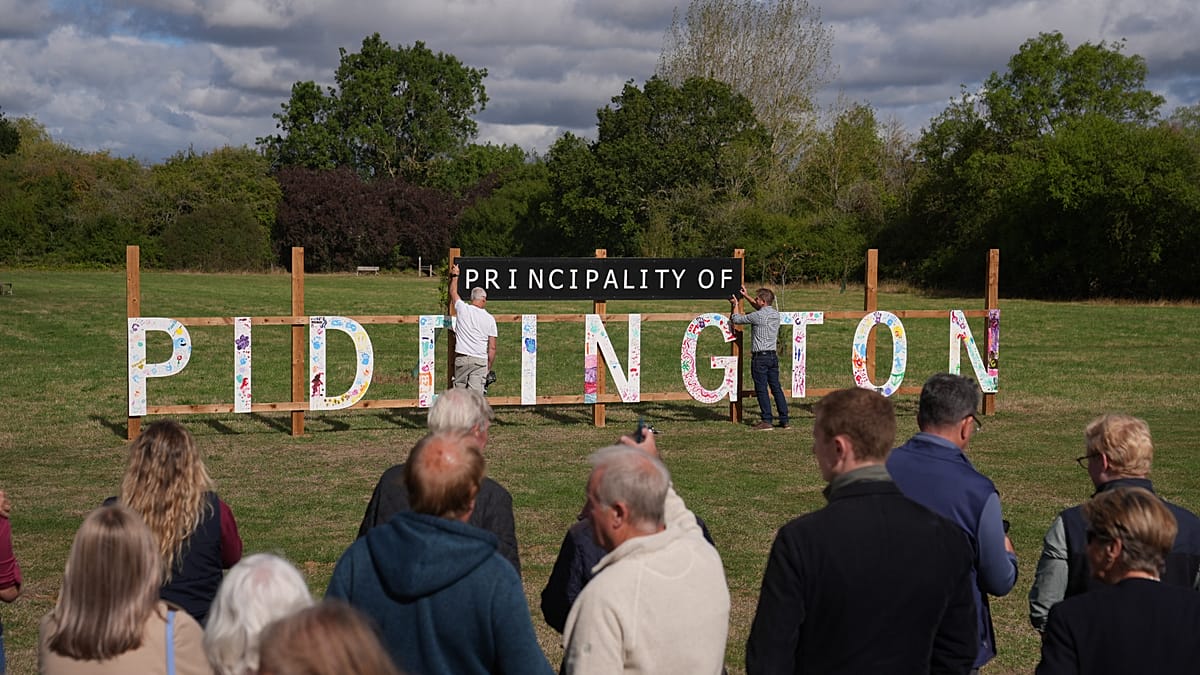 Oxfordshire village's symbolic vote to secede over asylum centre