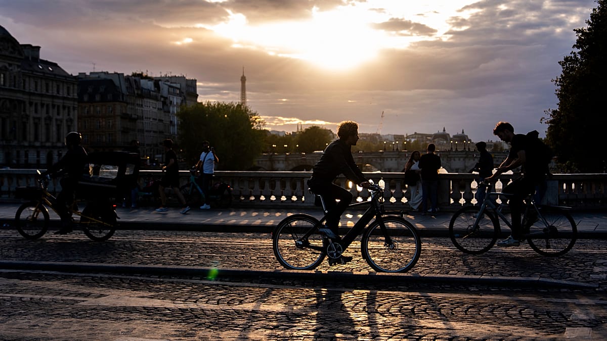 Paris bike boom reshapes how tourists see the capital