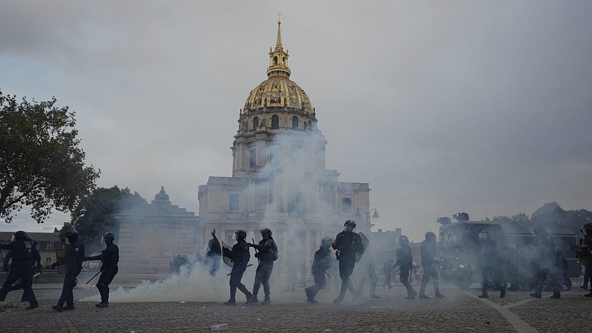 Paris clashes as French student protests swell to hundreds of thousands