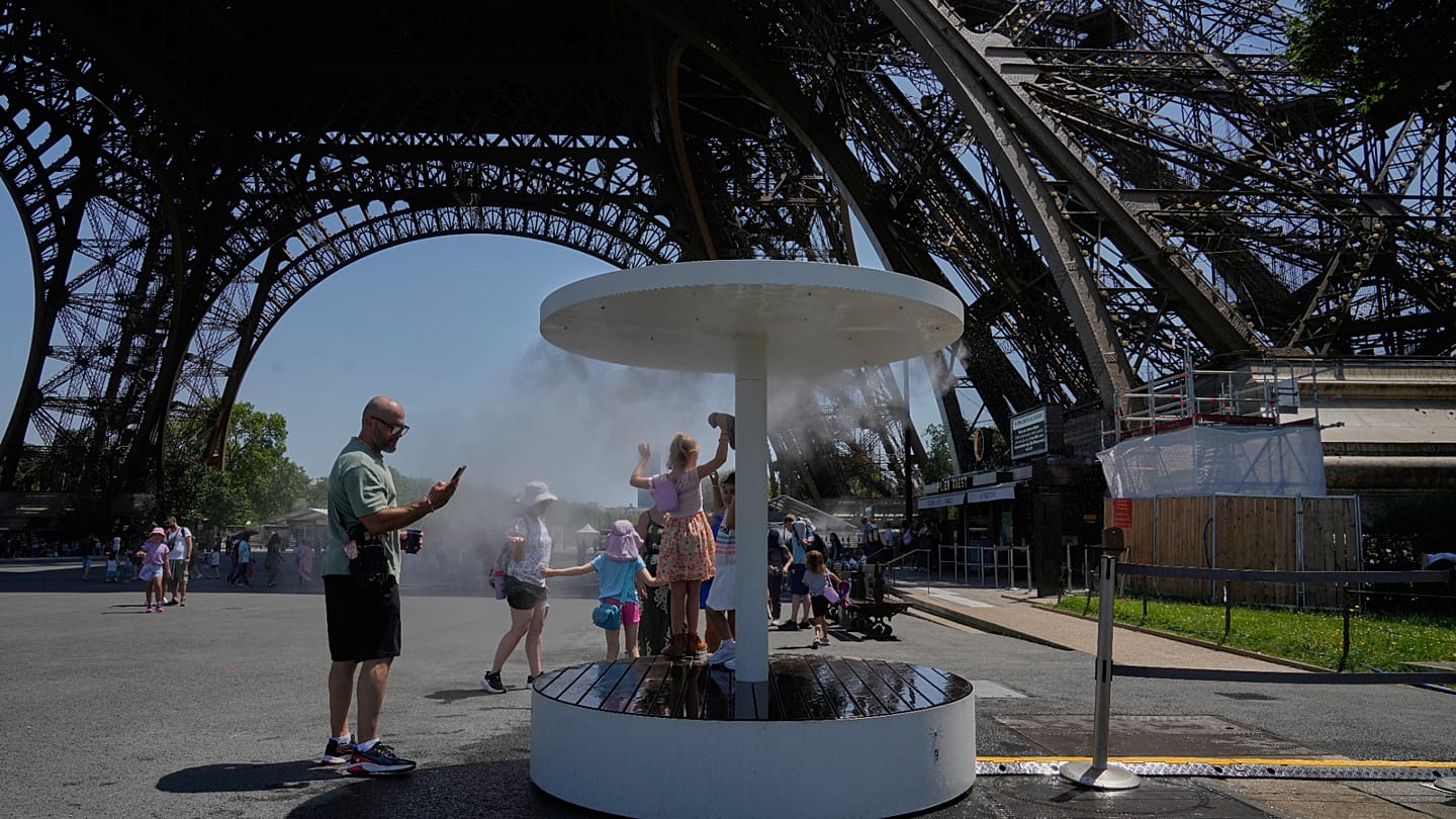 Paris Heatwave Forces Eiffel Tower Closure, Disrupts Tourism
