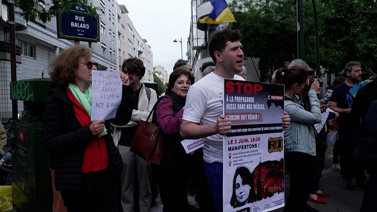 Paris Protesters Target CNews Over Alleged Kremlin Ties of Former RT France Chief