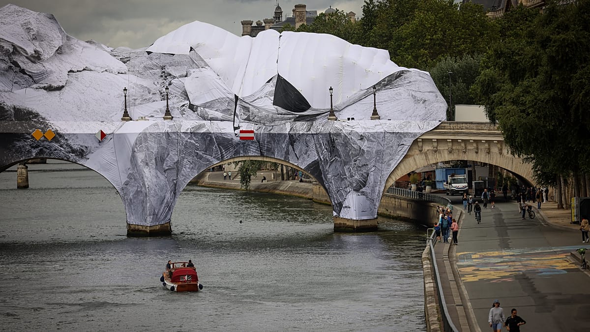Paris: Restoration of JR's 'La Caverne' on Pont Neuf Begins, Opening Uncertain