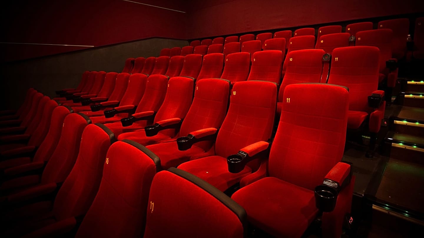 Paris's 'Ciné-clim' Initiative Offers Cool Refuge During Heatwave