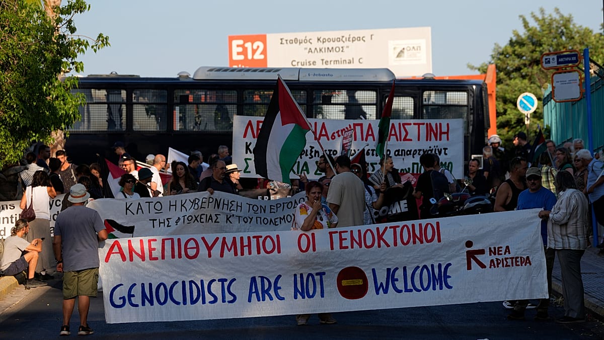 Piraeus protesters greet Israeli cruise ship with renewed anger