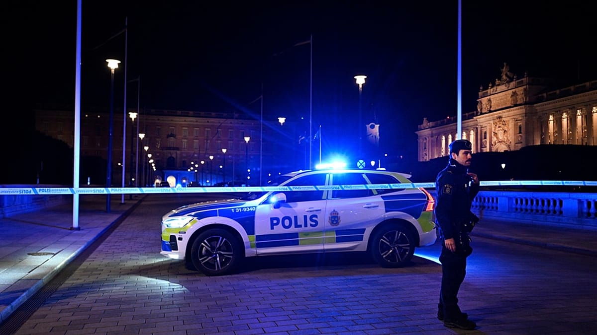 Police shoot armed man near Stockholm's royal palace