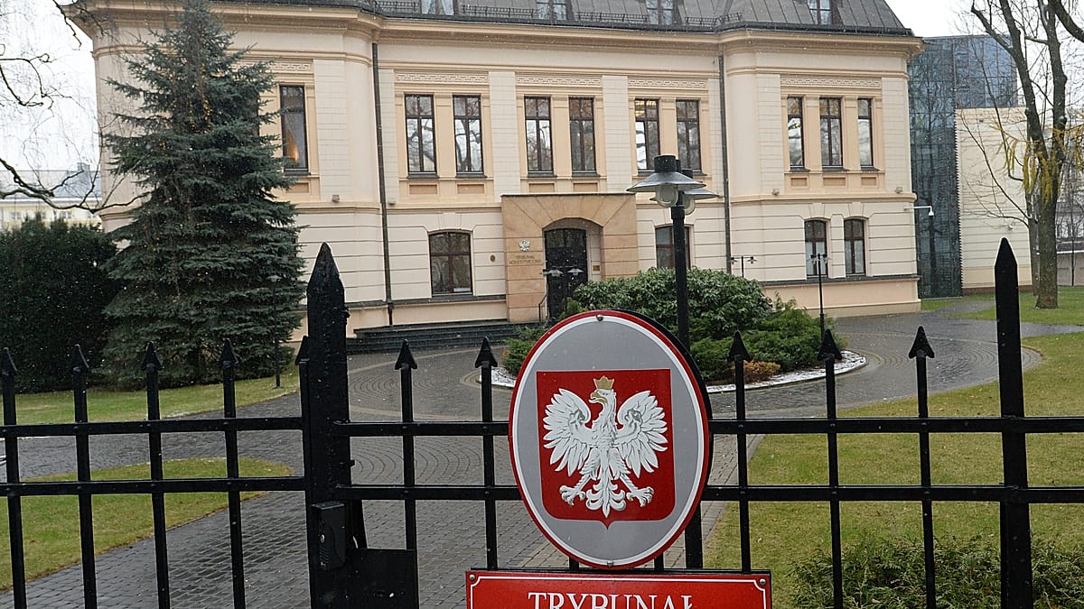 Polish President Aborts Senegal Trip as Police Move on Constitutional Tribunal
