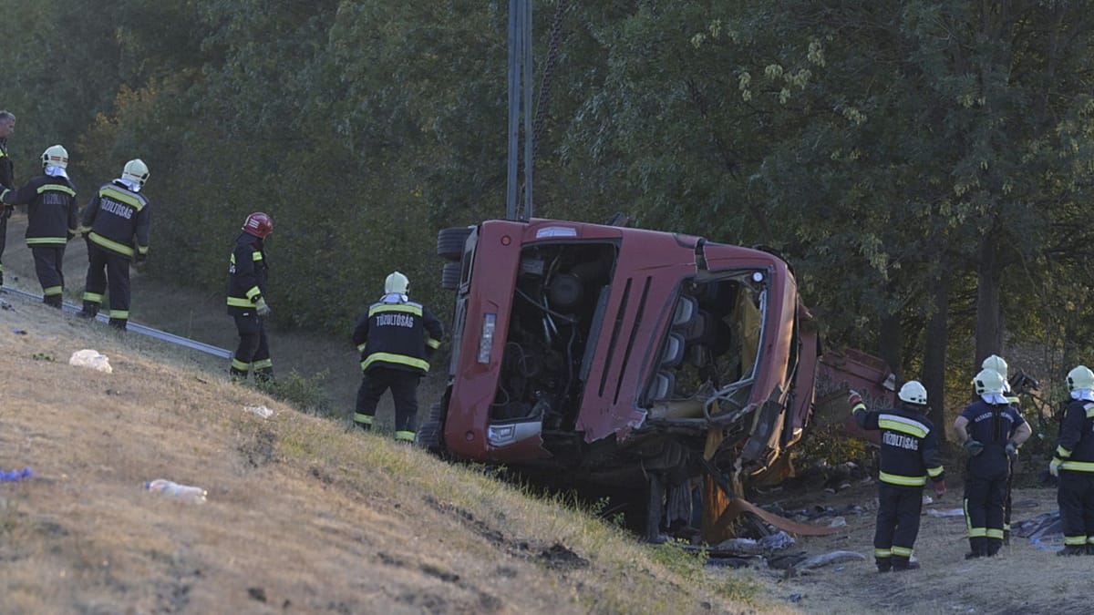 Polish tourist bus crash in Hungary kills at least 12