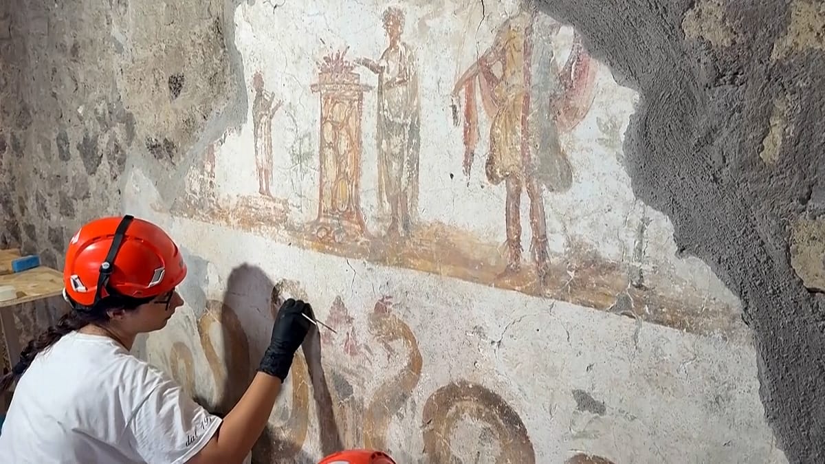 Pompeii's grand House of Marcus Fabius Rufus gets €1.46m fresco restoration
