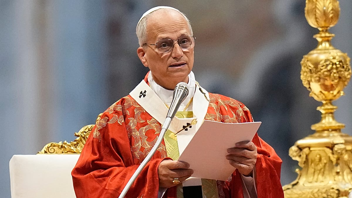 Pope Francis Urges Lefebvrists to Halt Unauthorized Bishop Ordinations in Switzerland