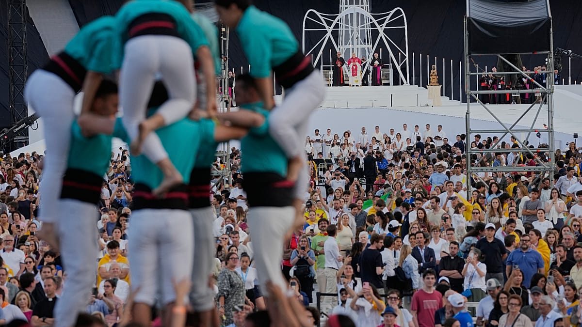 Pope Leo XIV in Barcelona: Human Castle Greets Pontiff at Youth Vigil