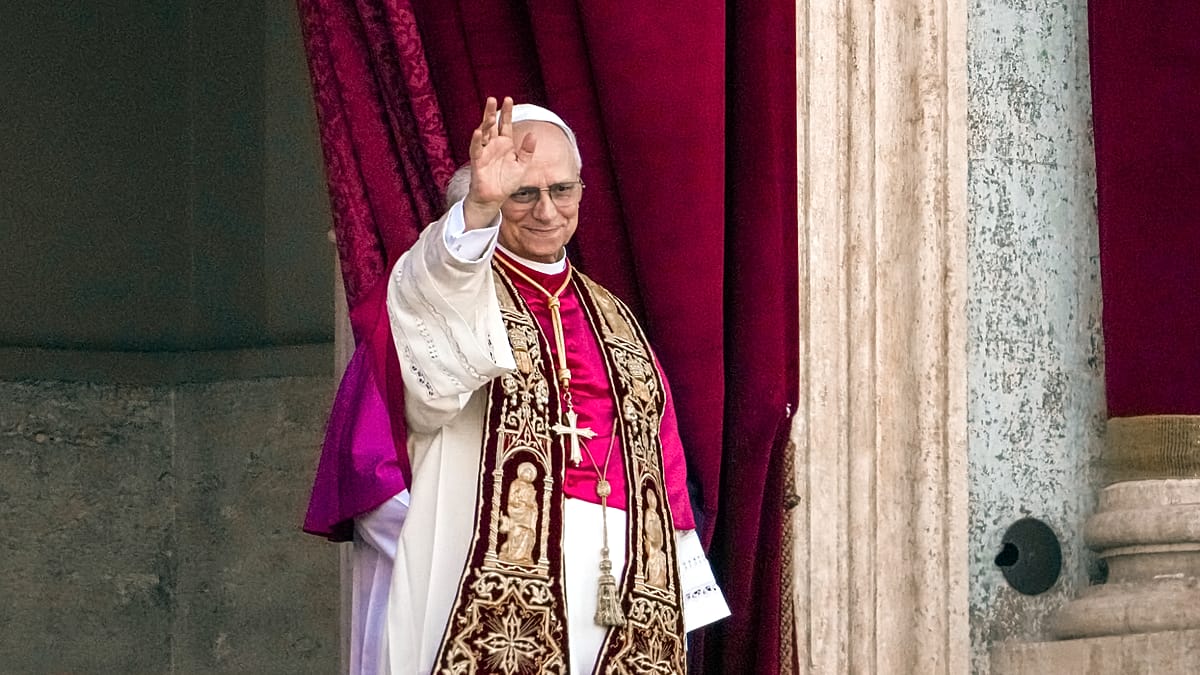 Pope Leo XIV Marks First Anniversary with Peace Plea in Pompeii and Naples