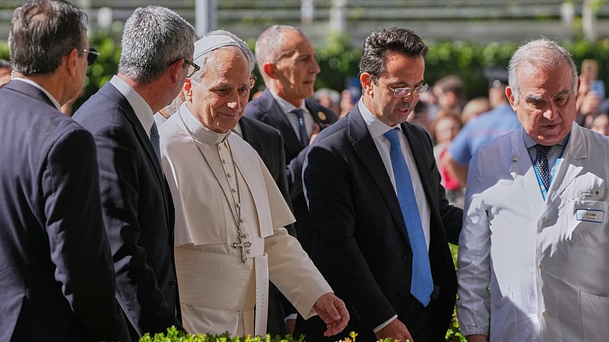 Pope Leo XIV urges Putin to allow humanitarian truce in Oleshky