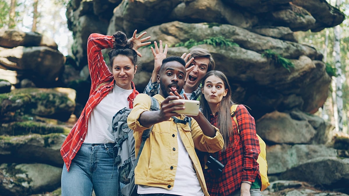 Portuguese lead Europe in posting holiday selfies, survey finds